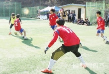 젊음의 열기 가득한 풋살대회 열려 - 남해시대 젊음의 열기 가득한 풋살대회 열려