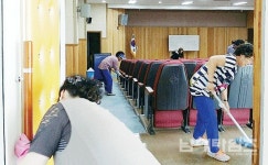 이동면 주민자치위, 청소 봉사활동 펼쳐 - 남해시대 이동면 주민자치위, 청소 봉사활동 펼쳐