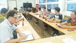 시장 공설화 위해 어시장부지 적정가격에 팔아 달라 - 남해시대 시장 공설화 위해 어시장부지 적정가격에 팔아 달라