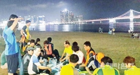 남상산악회, 야간산행 후 치맥파티 - 남해시대 남상산악회, 야간산행 후 치맥파티