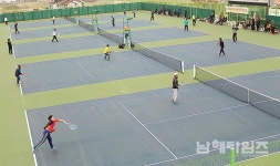 열두번째 남해군수배 테니스대회 성황 - 남해시대 열두번째 남해군수배 테니스대회 성황
