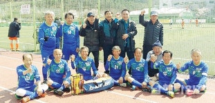 남해70대축구회,창단 4개월만에 입상 쾌거 - 남해시대 남해70대축구회,창단 4개월만에 입상 쾌거