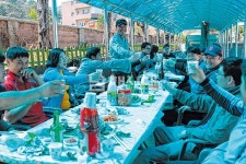 `77년 친구들의 우정과 화합의 장` - 남해시대 `77년 친구들의 우정과 화합의 장`