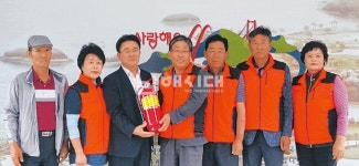 남면 의용소방대, 주택화재 예방 위한 소화기 기증 - 남해시대 남면 의용소방대, 주택화재 예방 위한 소화기 기증