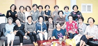 재경 남해여중 동문회 구덕순 회장 자택서 모임 - 남해시대 재경 남해여중 동문회 구덕순 회장 자택서 모임