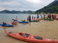 올 여름은 전국 인기 강타한 보물섬 바다마을학교에서 - 남해시대 올 여름은 전국 인기 강타한 보물섬 바다마을학교에서