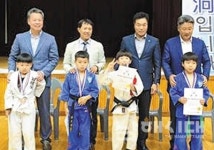 남해유도 꿈나무들, 하동군수배 경남대회 `매쳤다` - 남해시대 남해유도 꿈나무들, 하동군수배 경남대회 `매쳤다`