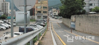 공용터미널 근처 보행자 안전대책 시급하다 - 남해시대 공용터미널 근처 보행자 안전대책 시급하다