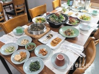 자연밥상 향토음식점 `화전별곡` 문 열어 - 남해시대 자연밥상 향토음식점  `화전별곡` 문 열어