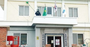 동남해농협, 남면 오리 마을회관 도색 - 남해시대 동남해농협, 남면 오리 마을회관 도색