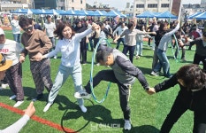 남해초 개교 121주년 동문가족 모여 잔치 벌여 - 남해시대 남해초 개교 121주년 동문가족 모여 잔치 벌여