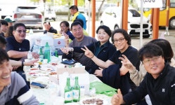 한자리에 모인 대서초 동문들 … 웃음과 화합의 하루 - 남해시대 한자리에 모인 대서초 동문들 … 웃음과 화합의 하루