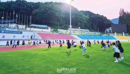 운동장을 걷다가, 어느새 대열 안으로 - 남해시대 운동장을 걷다가, 어느새 대열 안으로