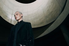 공간에서 포착한 패셔너블한 모먼트 - 노블레스닷컴 공간에서 포착한 패셔너블한 모먼트