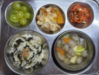 9.2(화) 학교급식 식단 사진입니다. :: 급식 소식 :: 온양풍기초등학교 온양풍기초등학교 :: 급식 소식 :: 9.2(화) 학교급식 식단 사진입니다.