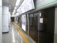 오늘의유머 - 지하철 2호선 사당역 스크린도어 사진 지하철 2호선 사당역 스크린도어 사진