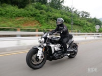 2,458cc 배기량의 크루저, 트라이엄프 로켓3 R - 라이드매거진 2,458cc 배기량의 크루저, 트라이엄프 로켓3 R - 라이드매거진 