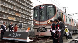 大阪環状線に新車両「３２３系」　ＪＲ西が報道公開 - フォトジャーナル - 産経フォト 大阪環状線に新車両「３２３系」　ＪＲ西が報道公開
