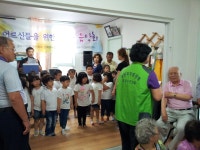 성동구 > 성수1가제2동 > 동네소개 및 소식 > 포토앨범 > 상원경로당 어르신을 위한 작은 음악회 개최