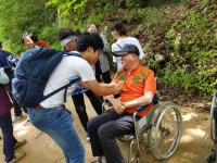 김천시장애인종합복지관, 물소리생태숲 일원으로 숲속 여행 떠나... (SocialFocus) 김천시장애인종합복지관, 물소리생태숲 일원으로 숲속... 