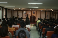 부산지방검찰청 동부지청 > 알림마당 > 생생포토 > 상세보기 - 11월 월례조회 및 직장교육(2012. 11. 1.) 11월 월례조회 및 직장교육(2012.... 