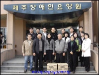 제주시니어클럽모다들엉일터사업단 | 제주지방검찰청 > 알림마당 > 생생포토 > 상세보기 - 모다드렁 사랑나눔 봉사활동(20번째 이야기) 모다드렁 사랑나눔 봉사활동(20번째 이야기)