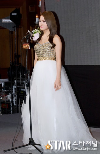 [스타포토]카라(KARA) 박규리 '드레스 입고 감격시대 OST 열창':스타저널 #www.starjn.com [스타저널] [스타포토]카라(KARA) 박규리 '드레스...