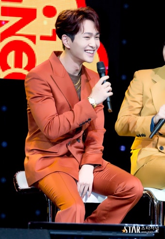 [스타포토] 샤이니(SHINee) 온유, 부드러운 미소로 설레게 만드네:스타저널 #www.starjn.com [스타저널] [스타포토] 샤이니(SHINee) 온유...