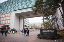세계에서 가장 큰 대학교 정문이랍니다.~ - 고팀장 갤러리 - 탄포포헤어