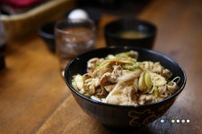 일본 연수중에 도쿄 신주쿠~ 맛있는 규동으로 아점!!^^ - 일본여행 갤러리 - 탄포포헤어