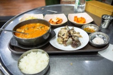 [韓国料理] 辛いスンデクッパ(얼큰순대국밥)と様々なスンデを味わえる辛いスンデクッパ定食(얼큰 순대국밥 정식) - 韓国ソウル生活 - 탄포포헤어