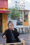 홍대 앞 놀이터에서 뽑기하던 여고생^^ - 홍대 스트릿 패션 - 탄포포헤어