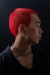 [레옹 스타일] 남성 반삭 느낌의 숏컷 레옹 스타일+레드컬러의 개성감이 강한 헤어스타일 - 추천 헤어스타일 - 탄포포헤어