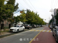 [로컬핫뉴스] 정신 나간 충남 논산시(시장 황명선), ‘충청남도남부평생학습관, 논산공업고등학교’ 뒷길 ‘인도’를 ‘주차장’으로 활용