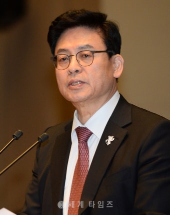 새누리당 정우택 원내대표 ＂野, 헌재에 ′탄핵인용′ 공갈…반헌법적 작태＂ 새누리당 정우택 원내대표   ＂野, 헌재에 ′탄핵인용′ 공갈...