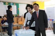 [세계로컬핫뉴스]구본영 천안시장, ‘장미대선’ 투표 행사