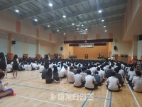 [세계로컬핫뉴스] 인천 서운중학교, 난타동아리 ‘정년퇴임식’ 교내 공연