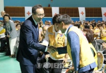 송하진 전북도지사, ‘2017 적십자 봉사원 한마음 대회’ 개최...전주화산체육관에서 ‘화합과 우정’ 다져