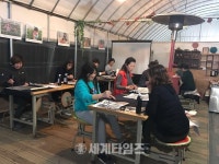[세계로컬핫뉴스]논산시, 딸기농장·마을회관·갤러리 모든 곳이 살아있는 배움터