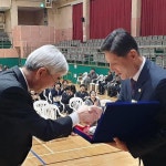 이희환 유성구의회 의원, 관평동 중일고등학교 발전 공로 감사패 받아