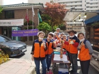 중구 산성동 경로당에서 통닭 봉사하는 사랑의 사다리 밴드