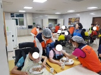 사랑의 사다리 밴드, 장태산 한마음의집 · 한줄기 통닭 봉사
