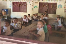 [세계로컬핫뉴스] 화도면 이장단, 라오스 깨우쿤 초교에 학용품 등 전달