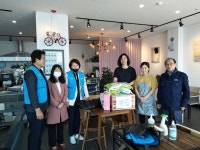[세계로컬핫뉴스] 거제시 장목면 건강위원회, 출산가정에 축하용품 지원