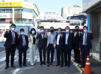 세종시의회, 추석 명절 맞이 전통시장 방문