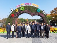군산시의회 경제건설위, 익산 천만송이 국화전시회 현장방문