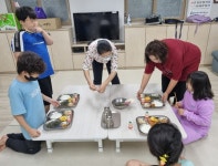 마포구에는‘아이들 웃음소리 가득한’ 특별한 경로당이 있다