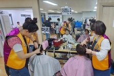 서초구 방배2동, 가정의 달 맞아 어르신 장수사진 촬영