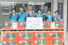 건강보험심사평가원 수원지원, 한가위 선물세트 50박스 팔달구 취약계층에 전달