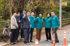 및 발산 어르신 행복센터 방문 강서구의회 도시교통위원회,  덕원여고 기부채납 관련 현장  및 발산 어르신 행복센터 방문